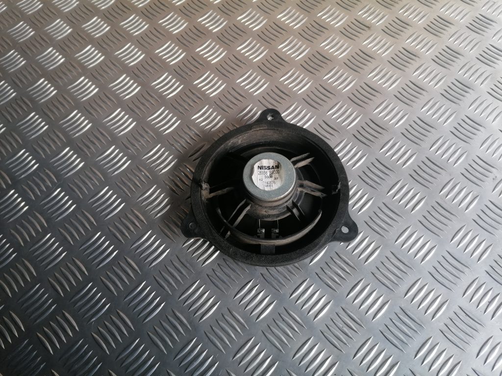 Durvju skaļrunis, apakšā priekš NISSAN PATHFINDER 2006