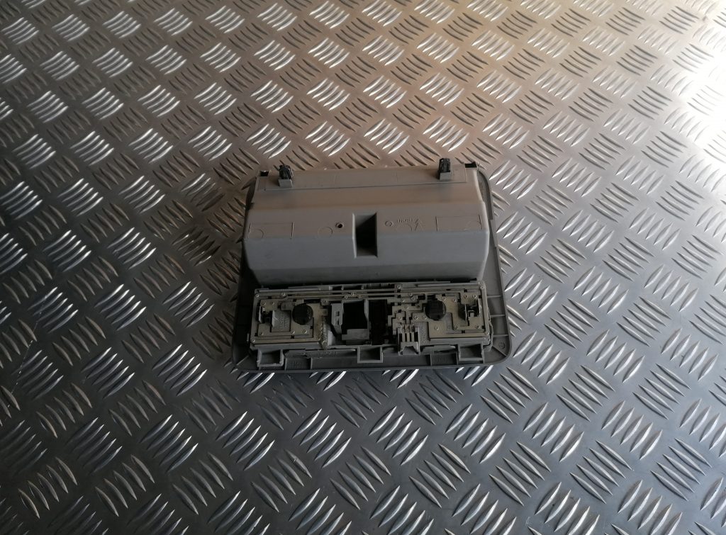 Salona apgaismojuma panelis priekš NISSAN PATHFINDER 2006 2 Salona apgaismojuma panelis priekš NISSAN PATHFINDER 2006