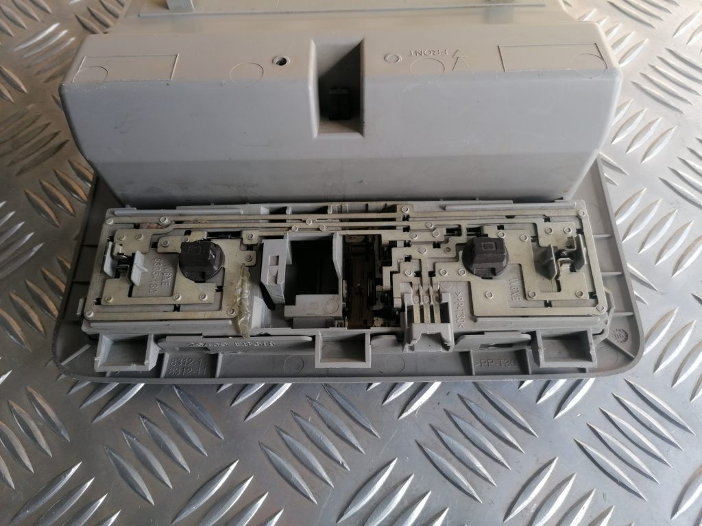 Salona apgaismojuma panelis priekš NISSAN PATHFINDER 2006 3 Salona apgaismojuma panelis priekš NISSAN PATHFINDER 2006