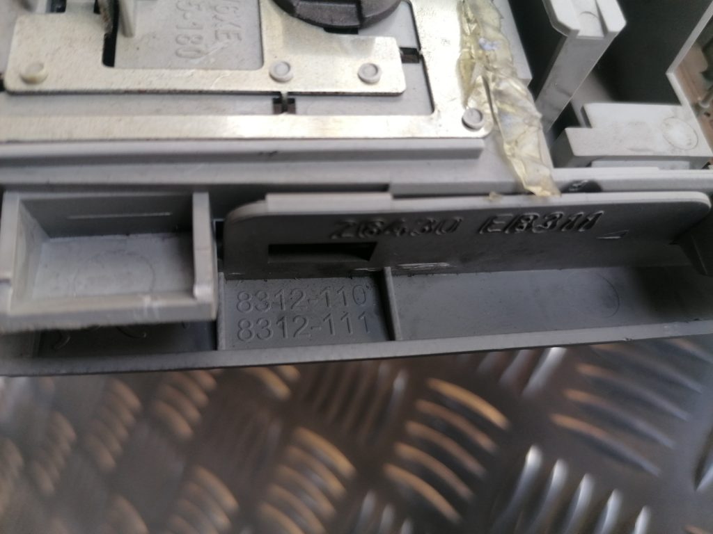 Salona apgaismojuma panelis priekš NISSAN PATHFINDER 2006 4 Salona apgaismojuma panelis priekš NISSAN PATHFINDER 2006