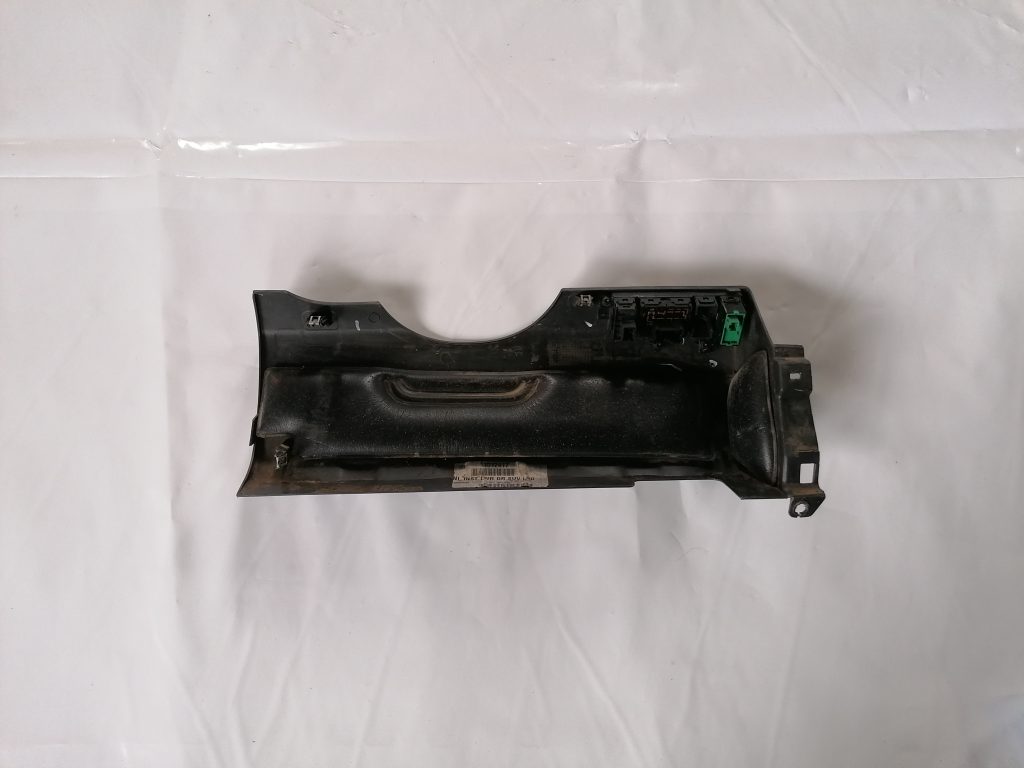 Mērinstrumentu paneļa apdare (zem stūres) priekš NISSAN PATHFINDER 2006