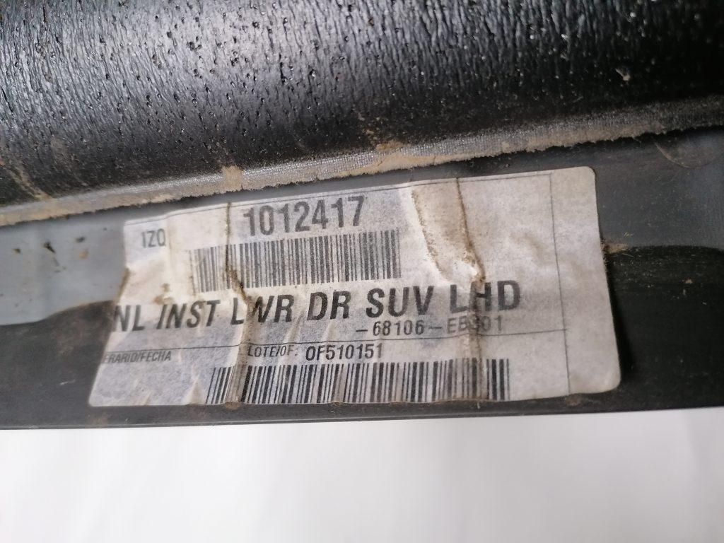 Mērinstrumentu paneļa apdare (zem stūres) priekš NISSAN PATHFINDER 2006