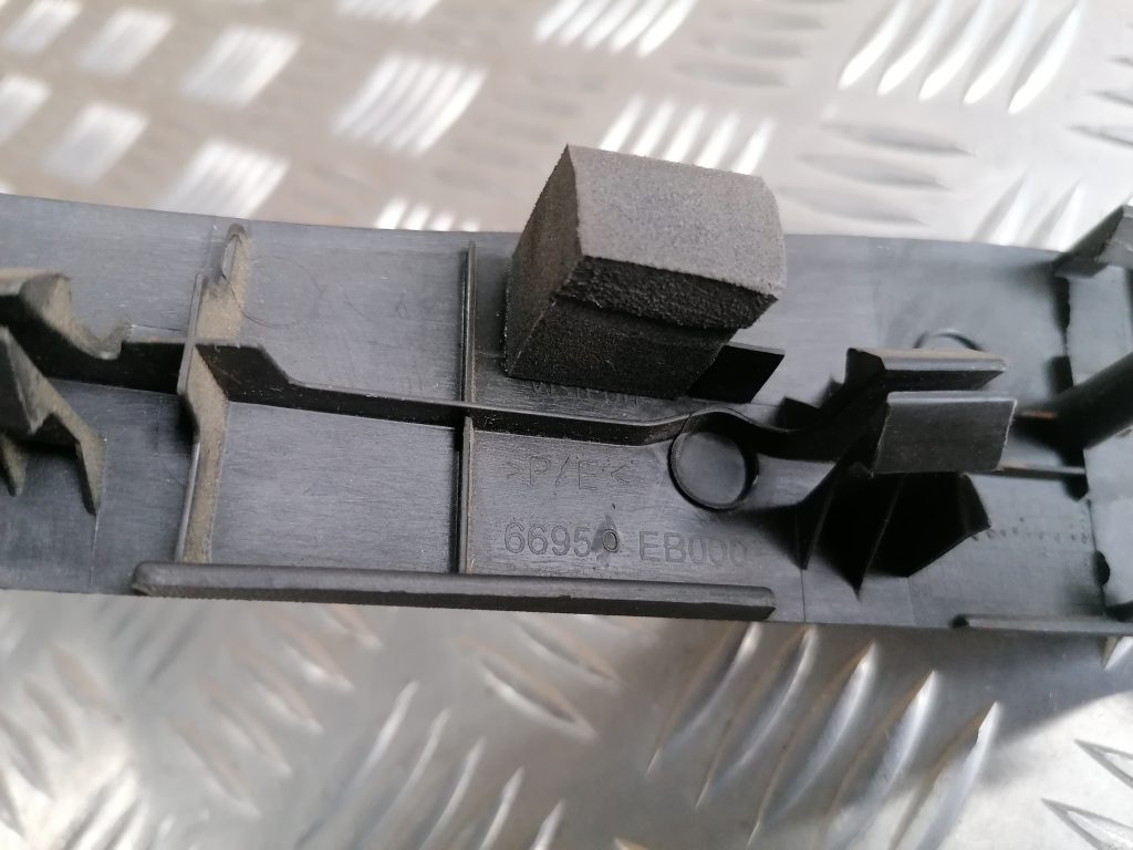 Mērinstrumentu paneļa dekoratīvā uzlika priekš NISSAN PATHFINDER 2006