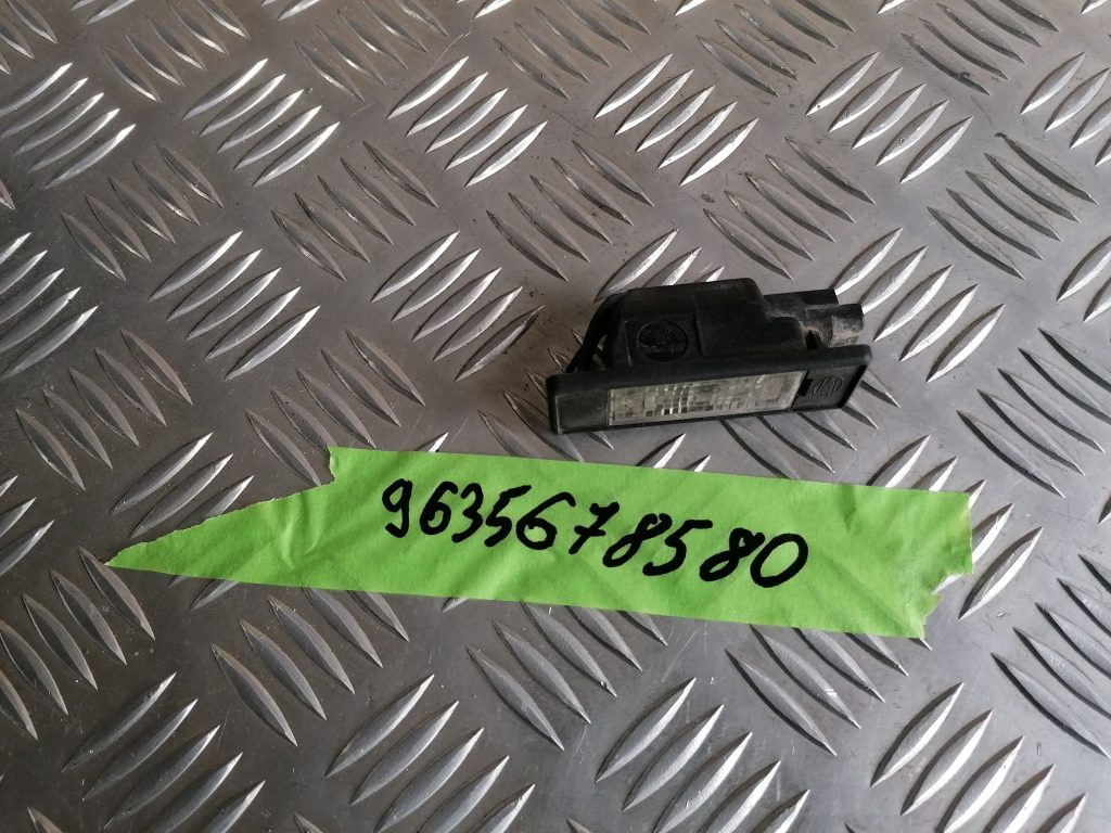 Numura zīmes apgaismojums priekš NISSAN PATHFINDER 2006 6 Numura zīmes apgaismojums priekš NISSAN PATHFINDER 2006