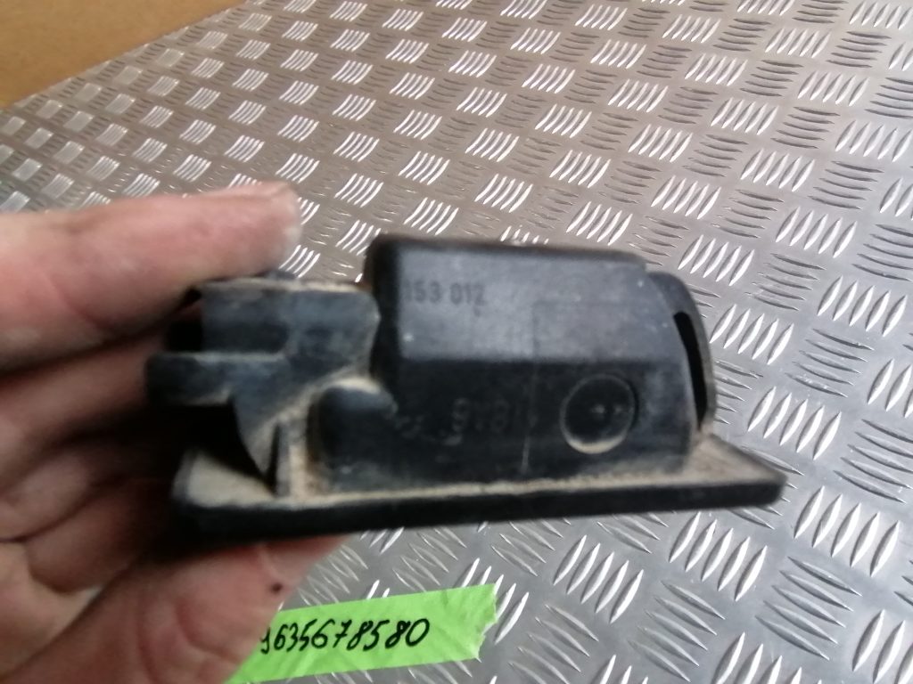 Numura zīmes apgaismojums priekš NISSAN PATHFINDER 2006 4 Numura zīmes apgaismojums priekš NISSAN PATHFINDER 2006