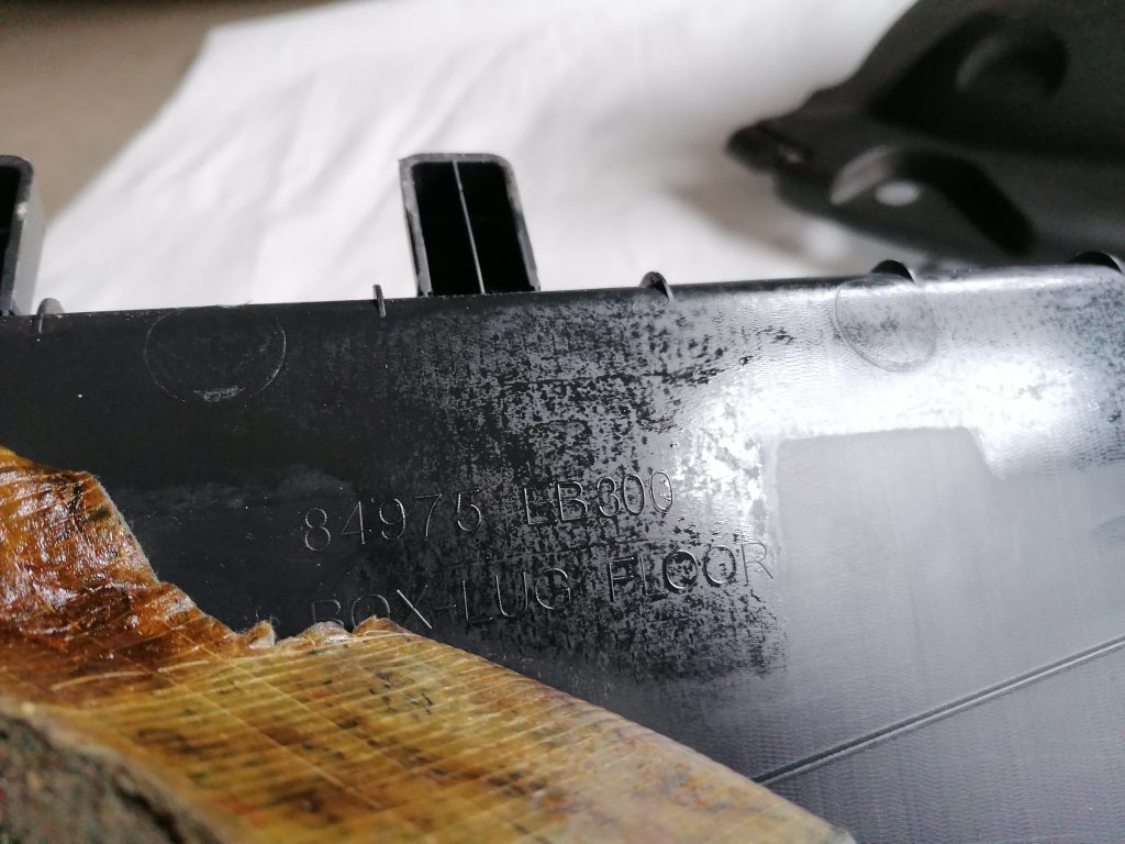 Mantu nodalījums bagāžniekā priekš NISSAN PATHFINDER 2006