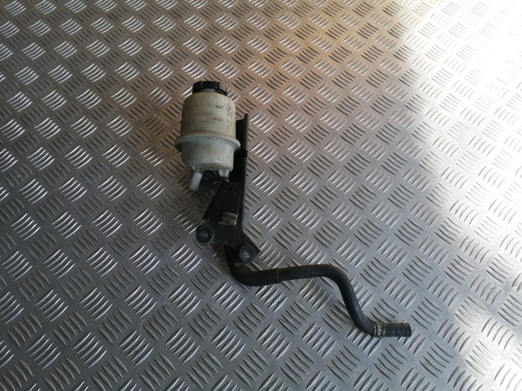 Stūres pastiprinātāja tvertne priekš NISSAN PATHFINDER 2006 1 Stūres pastiprinātāja tvertne priekš NISSAN PATHFINDER 2006