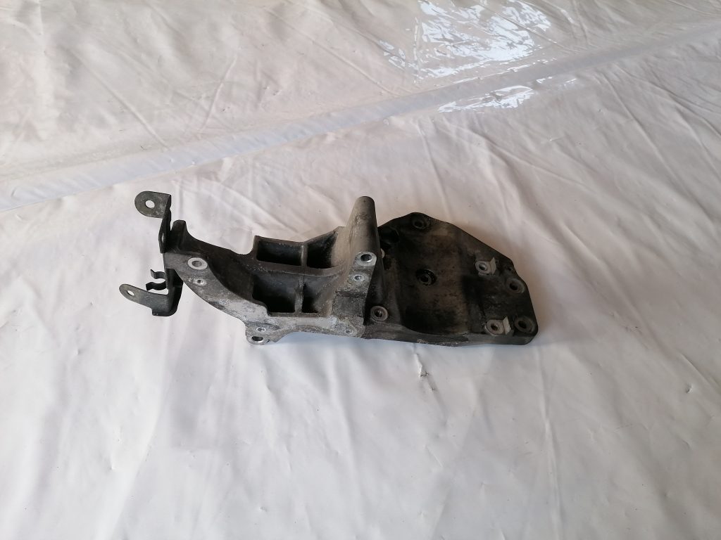 Ģeneratora kronšteins priekš NISSAN PATHFINDER 2006 1 Ģeneratora kronšteins priekš NISSAN PATHFINDER 2006