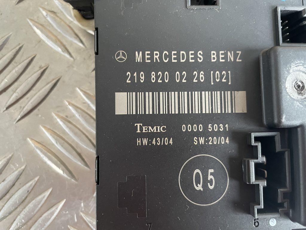 Aizmugurējo kreiso durvju vadības bloks priekš MERCEDES BENZ CLS 320 2005