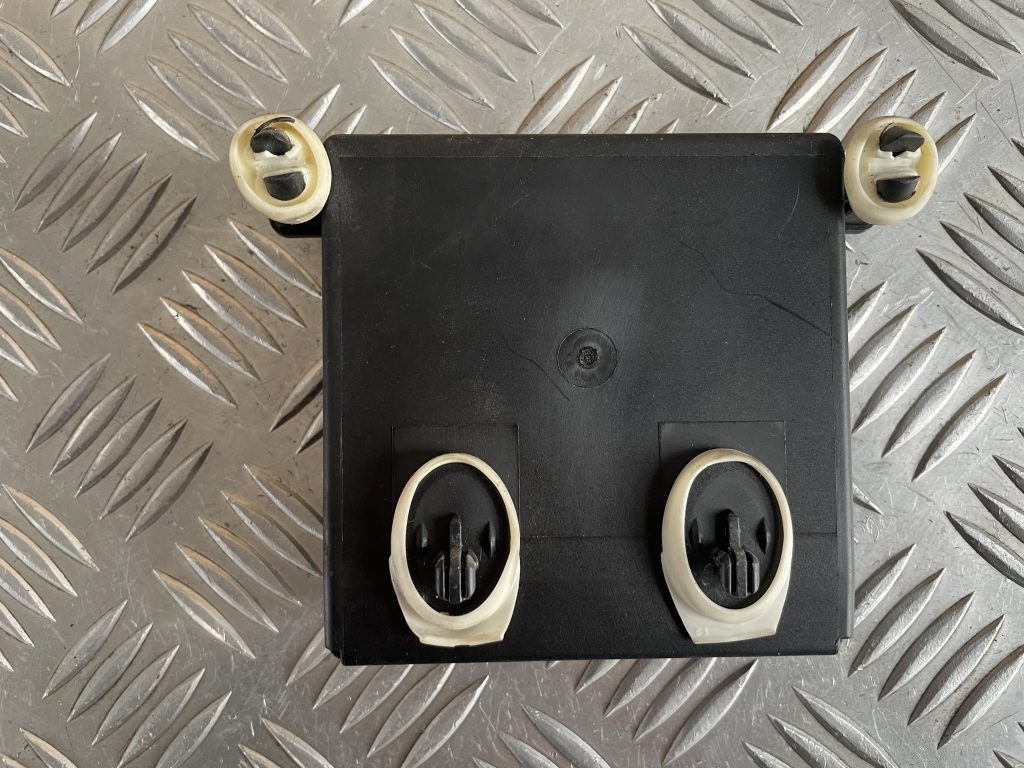 Aizmugurējo kreiso durvju vadības bloks priekš MERCEDES BENZ CLS 320 2005