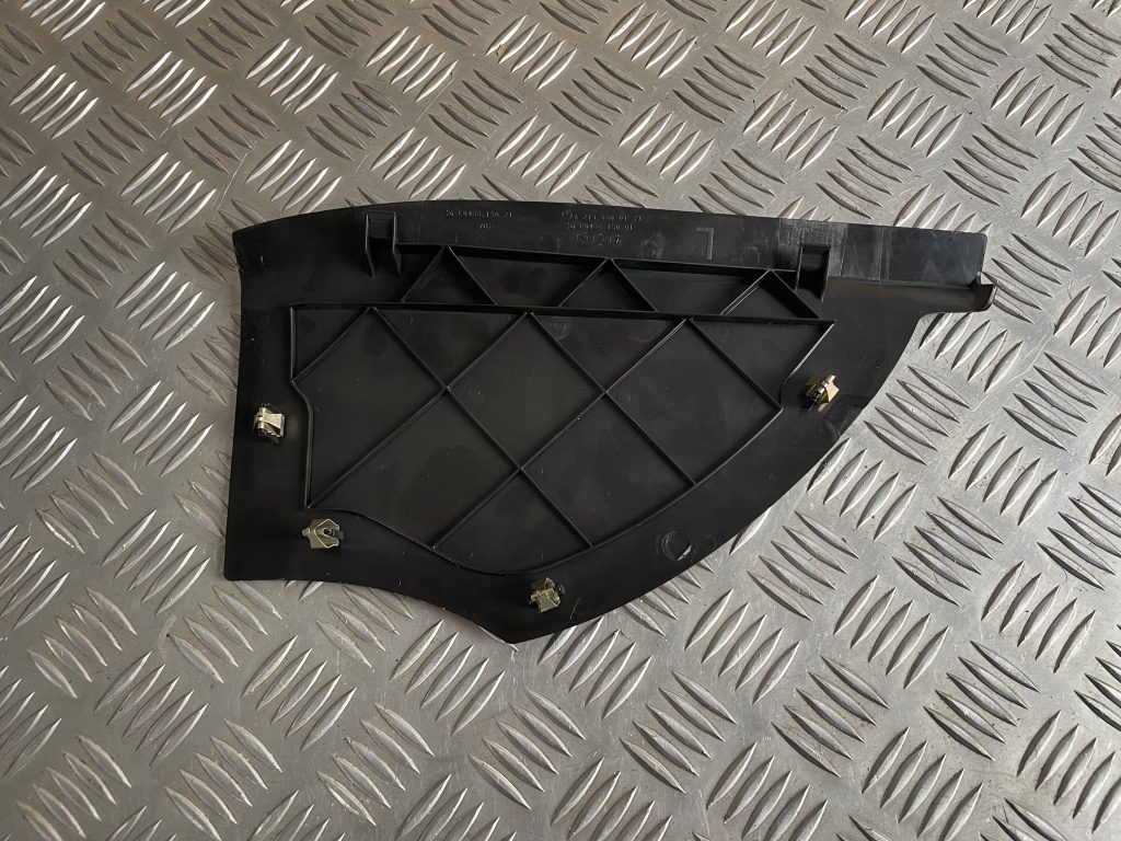 Durvju iekšēja plastmasa priekš MERCEDES BENZ CLS 320 2005 2 Durvju iekšēja plastmasa priekš MERCEDES BENZ CLS 320 2005