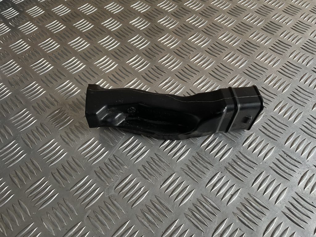 Salona gaisa vads priekš MERCEDES BENZ CLS 320 2005 1 Salona gaisa vads priekš MERCEDES BENZ CLS 320 2005