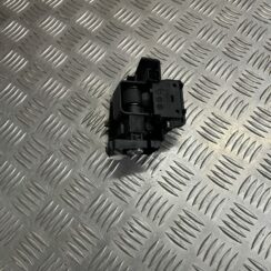 Mantu glabāšanas nodalījuma slēdzene priekš MERCEDES BENZ CLS 320 2005