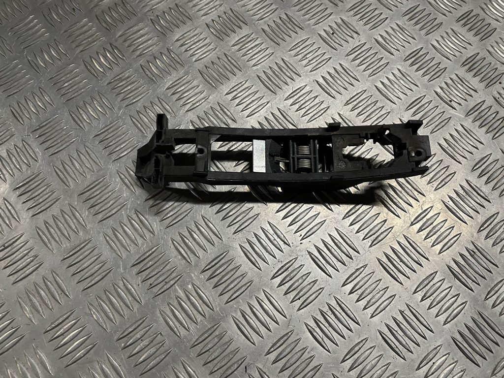 Durvju roktura iekšējais stiprinājums priekš MERCEDES BENZ CLS 320 2005 1 Durvju roktura iekšējais stiprinājums priekš MERCEDES BENZ CLS 320 2005