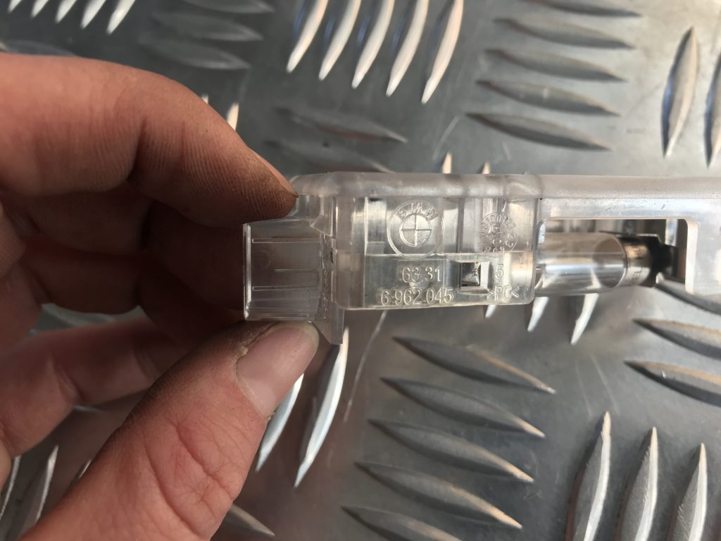 Apgaismojums mērinstrumentu paneļa mantu nodalījumā priekš BMW 1 E87 2009 WHITE 3 Apgaismojums mērinstrumentu paneļa mantu nodalījumā priekš BMW 1 E87 2009 WHITE