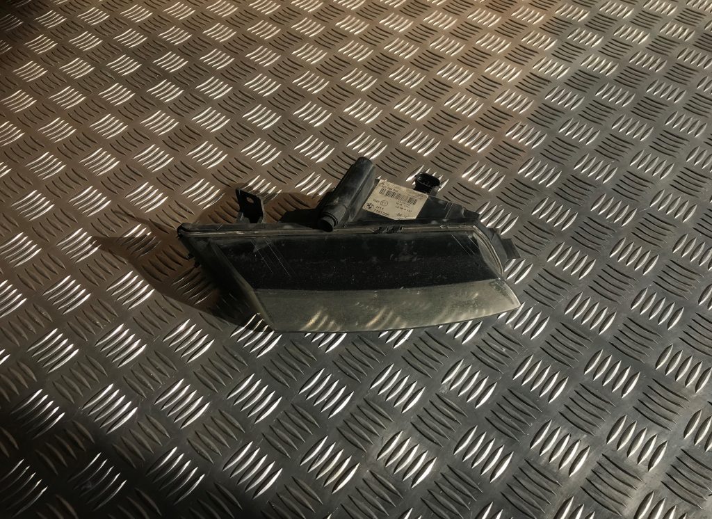 Miglas lukturis priekšā labajā pusē priekš BMW 1 E87 2009 WHITE 1 Miglas lukturis priekšā labajā pusē priekš BMW 1 E87 2009 WHITE