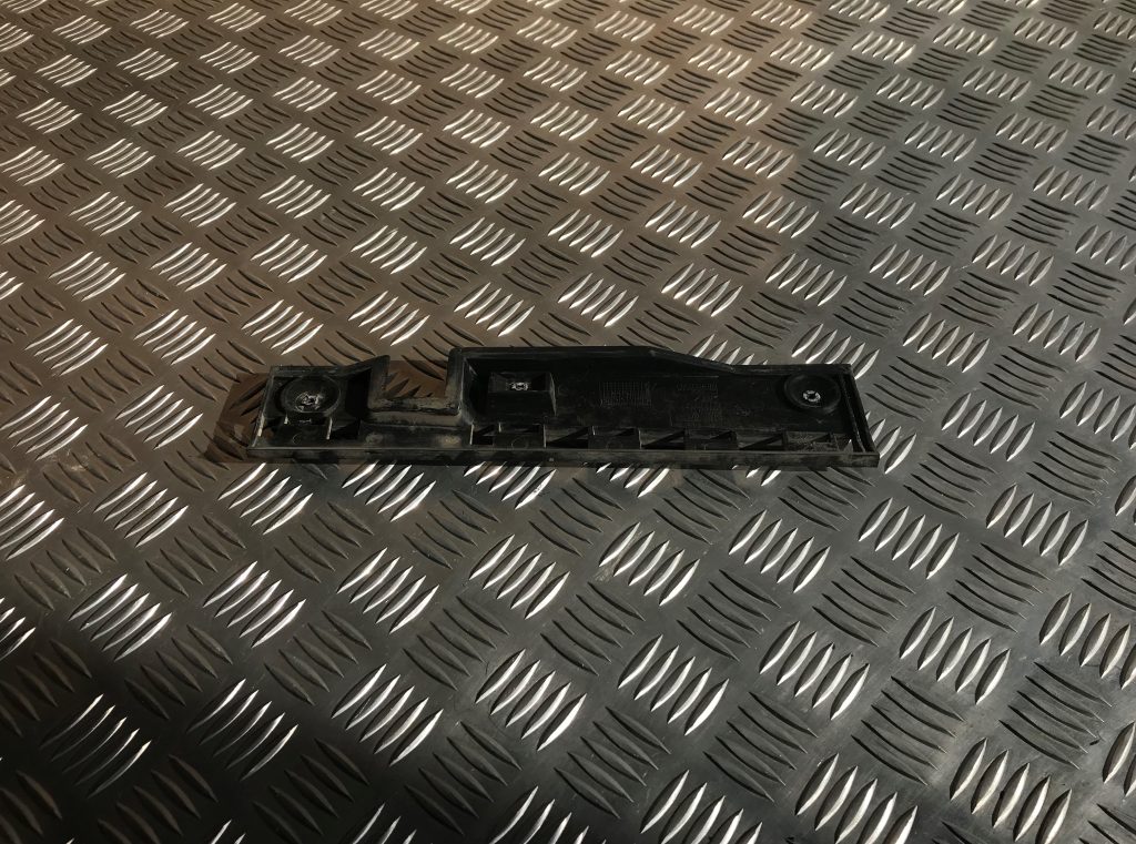 Priekšējā spārna un bufera stiprinājums priekš BMW 1 E87 2009 WHITE