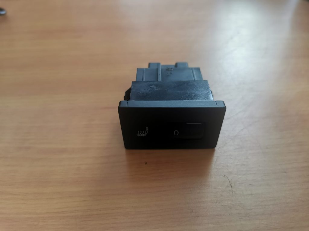 Sēdekļa apsildes ieslēgšanas poga priekš VW TOUAREG 2007