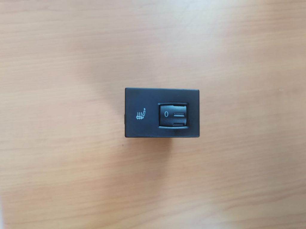 Sēdekļa apsildes ieslēgšanas poga priekš VW TOUAREG 2007