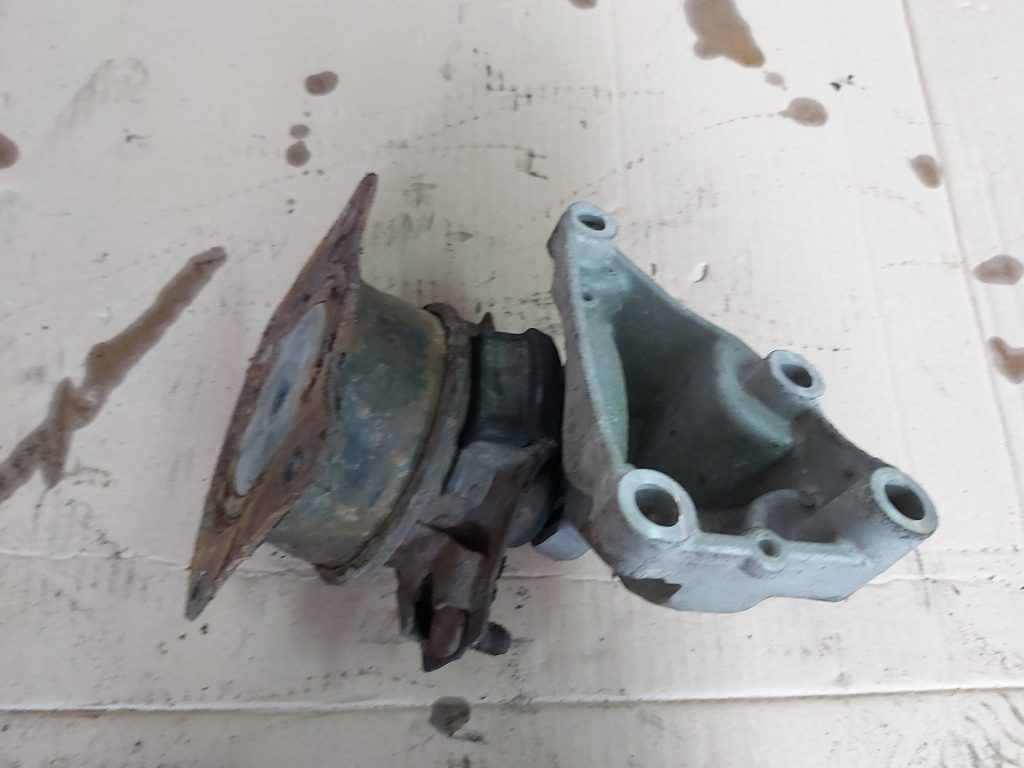 Dzinēja spilvens priekš HONDA ACCORD 2007 YR565P