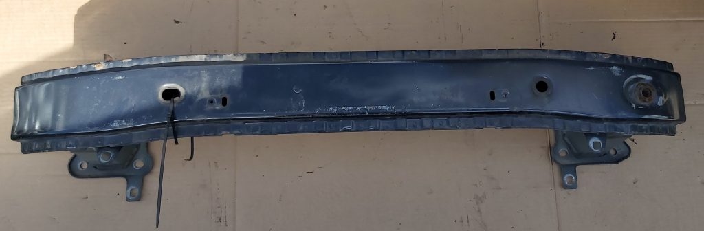 Priekšējā bufera pastiprinātājs priekš VOLVO C30 2008 BLACK 1 Priekšējā bufera pastiprinātājs priekš VOLVO C30 2008 BLACK