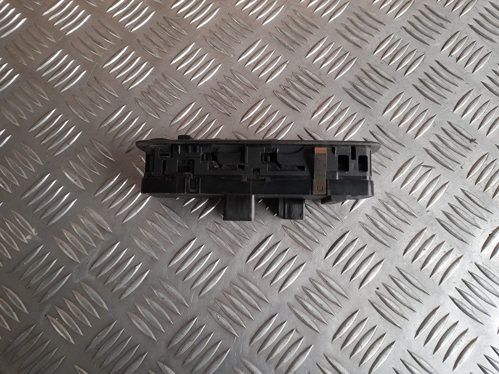 Šofera durvju slēdža pogas priekš DODGE JOURNEY 2008 2 Šofera durvju slēdža pogas priekš DODGE JOURNEY 2008