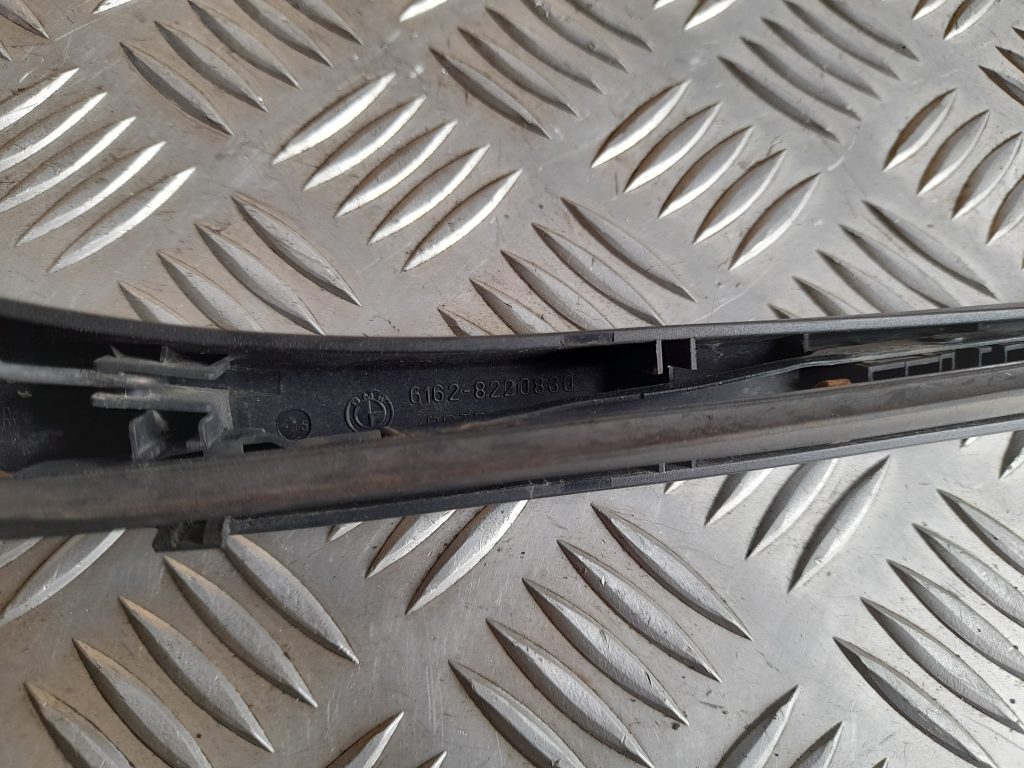 Aizmugurējā loga tīrītāja slotiņa priekš BMW 320D E46 2004 TOURING 3 Aizmugurējā loga tīrītāja slotiņa priekš BMW 320D E46 2004 TOURING