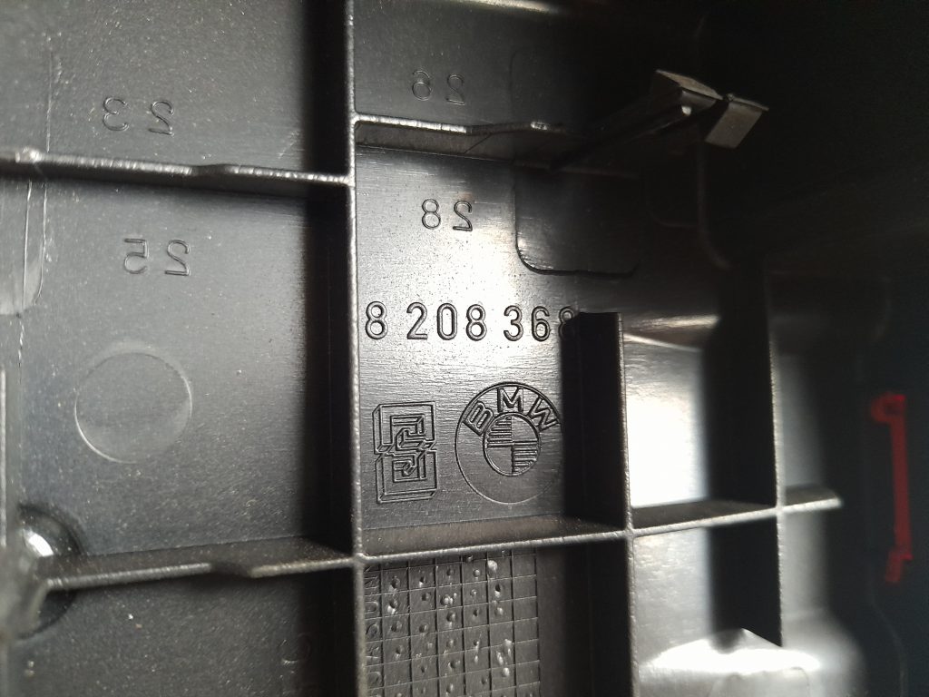 Aizmugurēja sēdekļa atzveltnes plastmasas uzlika priekš BMW 320D E46 2004 TOURING