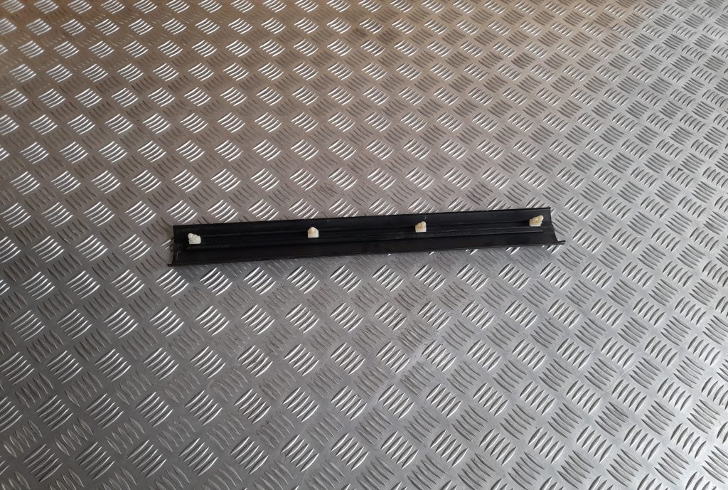 Sliekšņa priekšēja kreisa uzlika (salonā) priekš BMW 320D E46 2004 TOURING