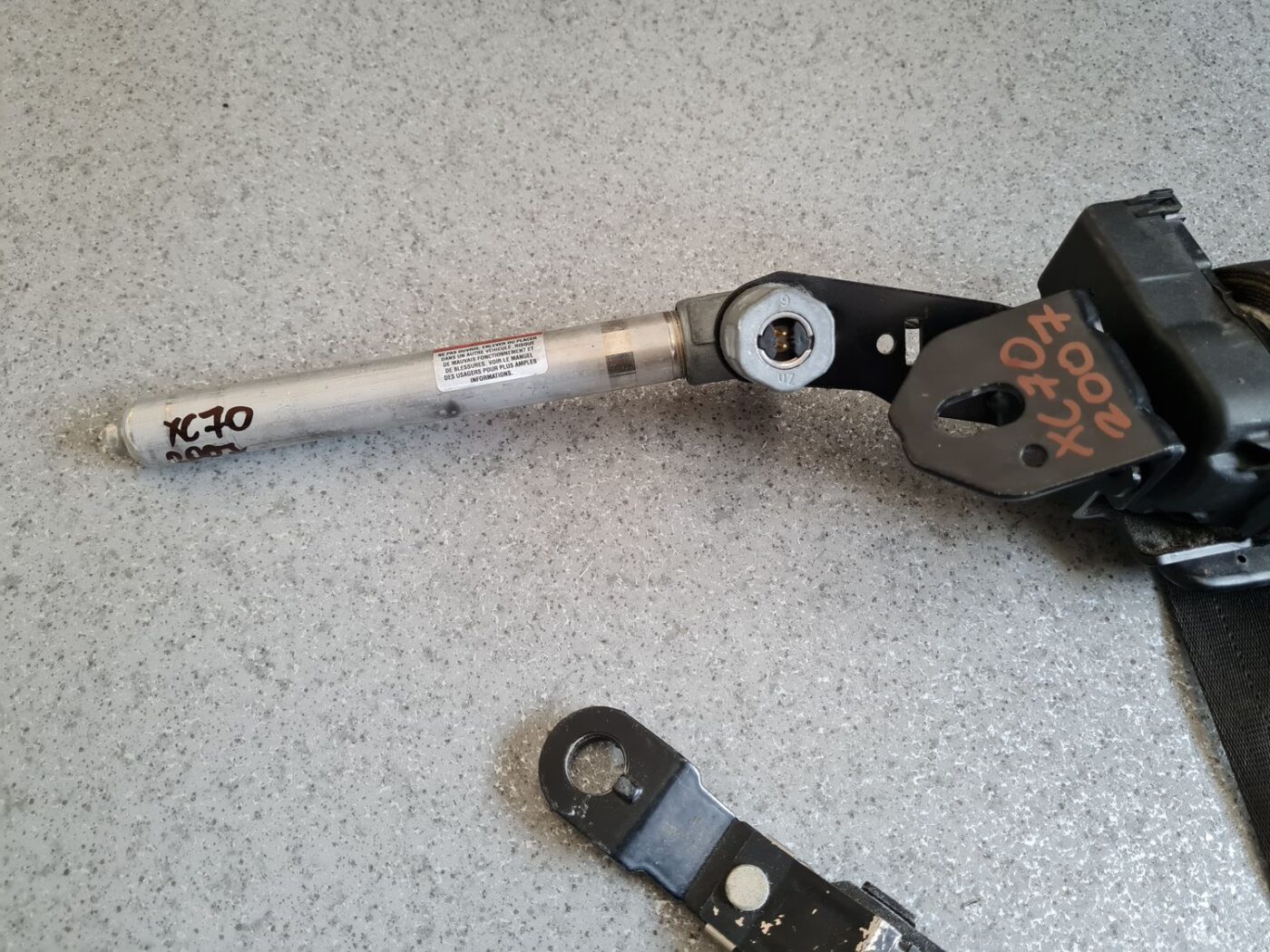 Priekšējā kreisā drošības josta priekš VOLVO XC70 2007