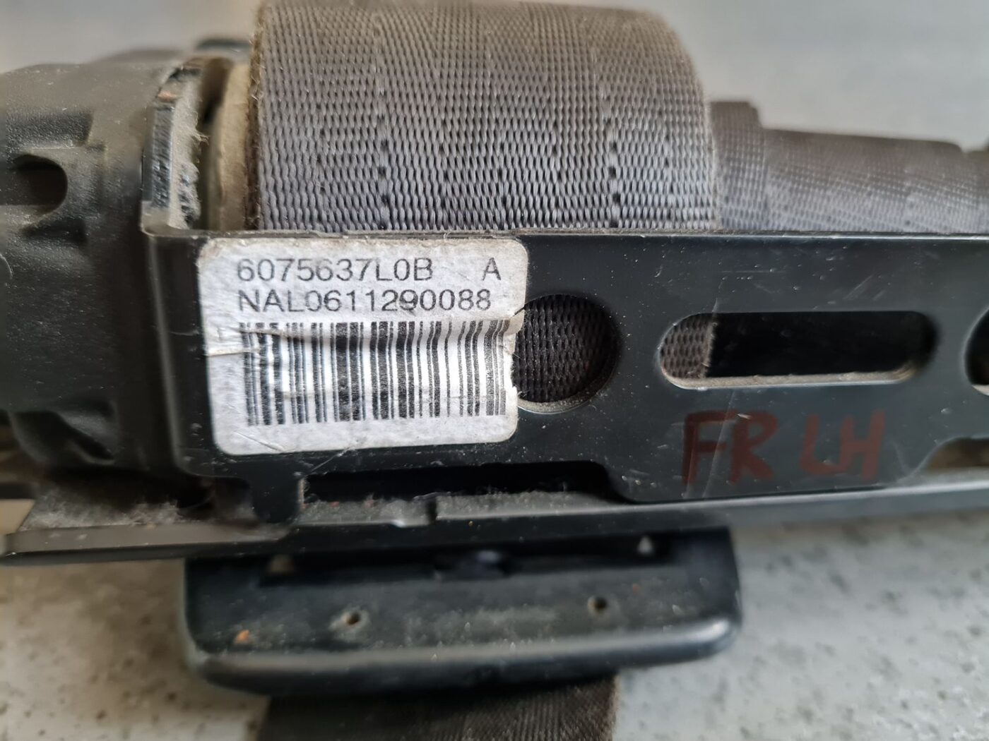 Priekšējā kreisā drošības josta priekš VOLVO XC70 2007