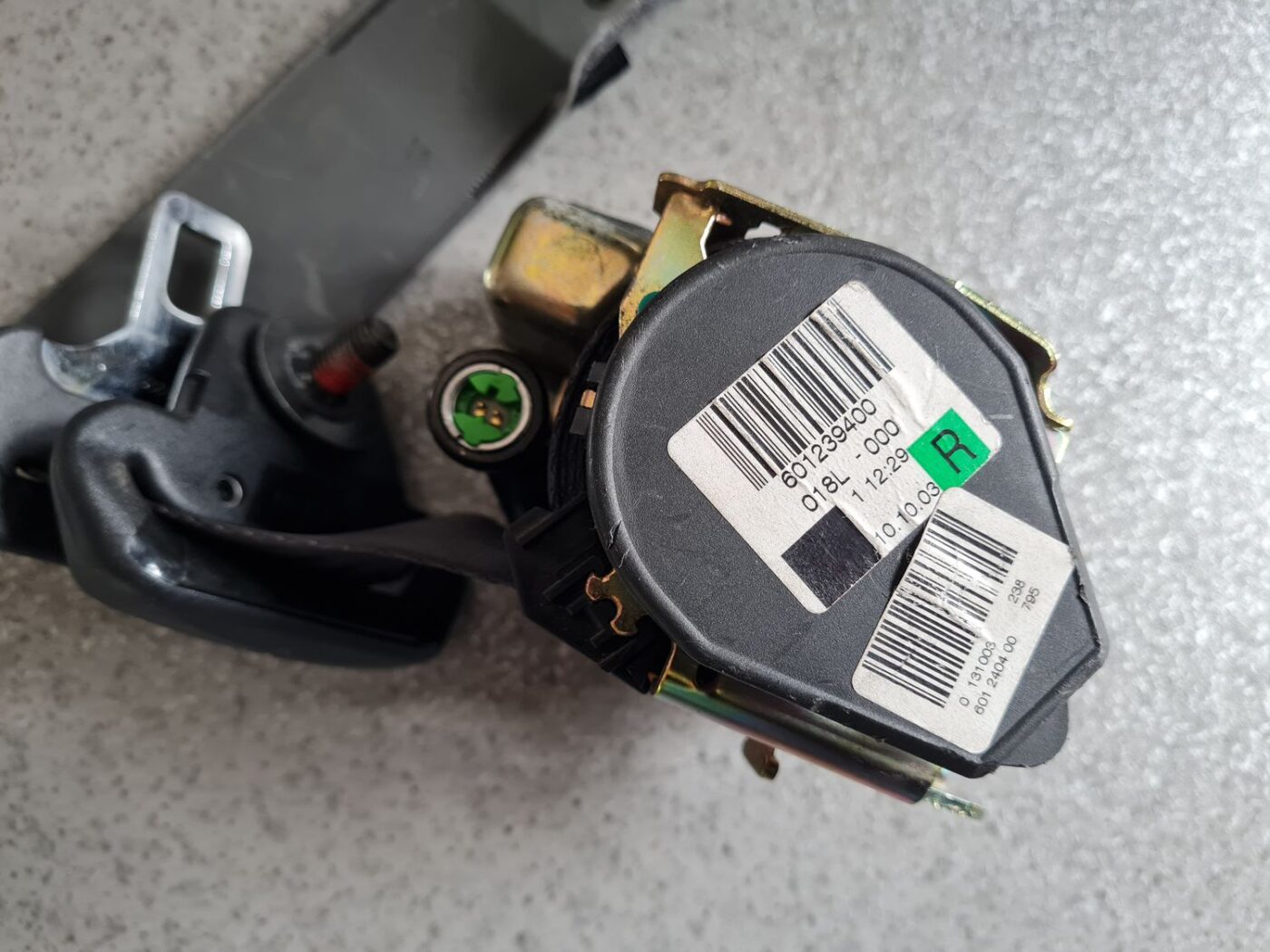 Aizmugurējā labā drošības josta priekš VOLVO XC90 2004 5 Aizmugurējā labā drošības josta priekš VOLVO XC90 2004