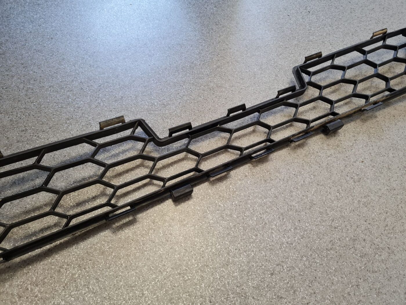 Bufera reste priekš TOYOTA HILUX 2009