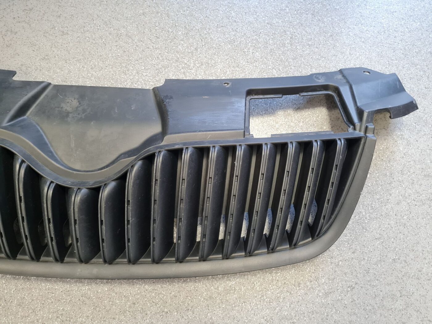 Bufera reste priekš ŠKODA FABIA 2008