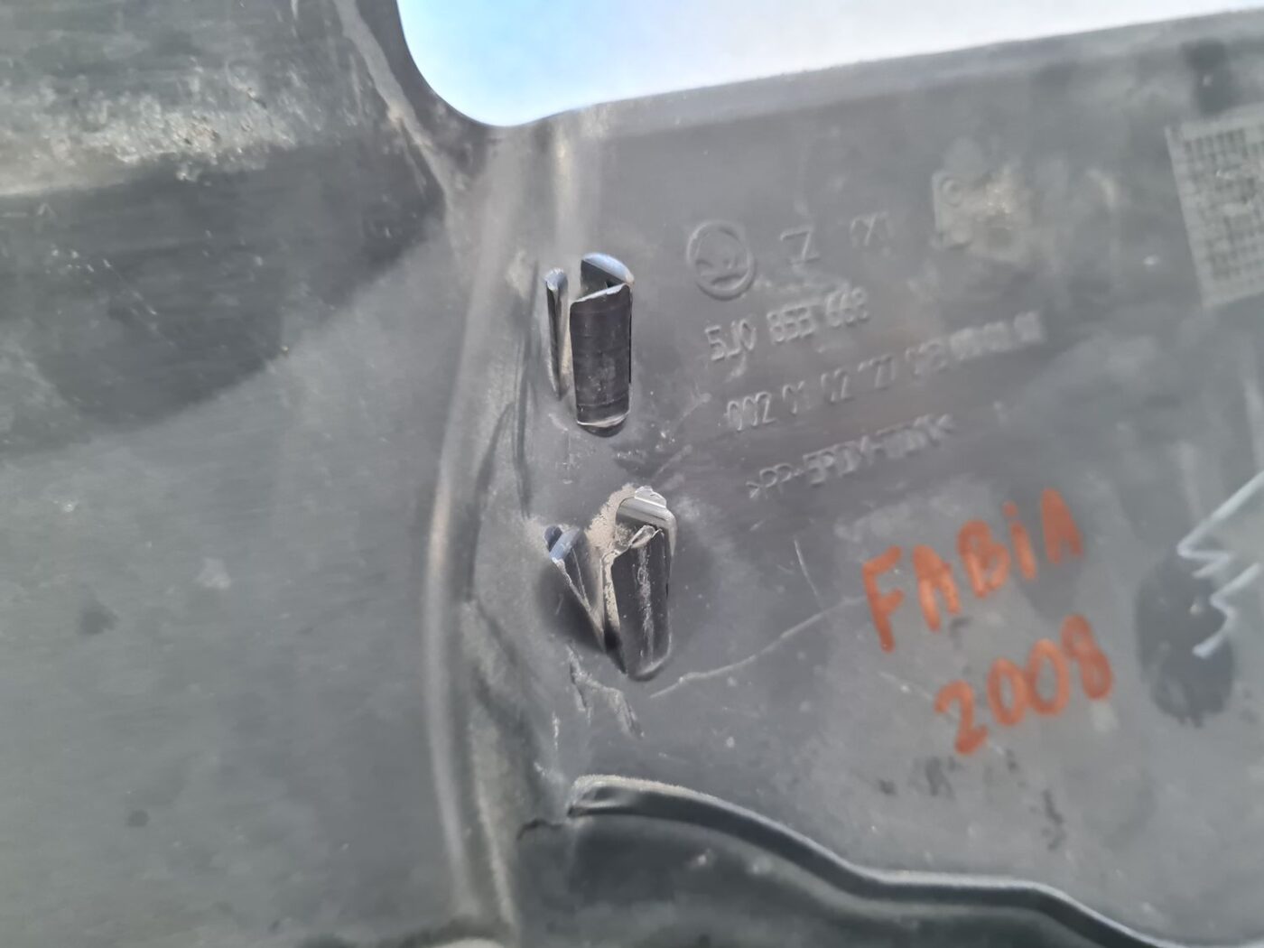 Bufera reste priekš ŠKODA FABIA 2008