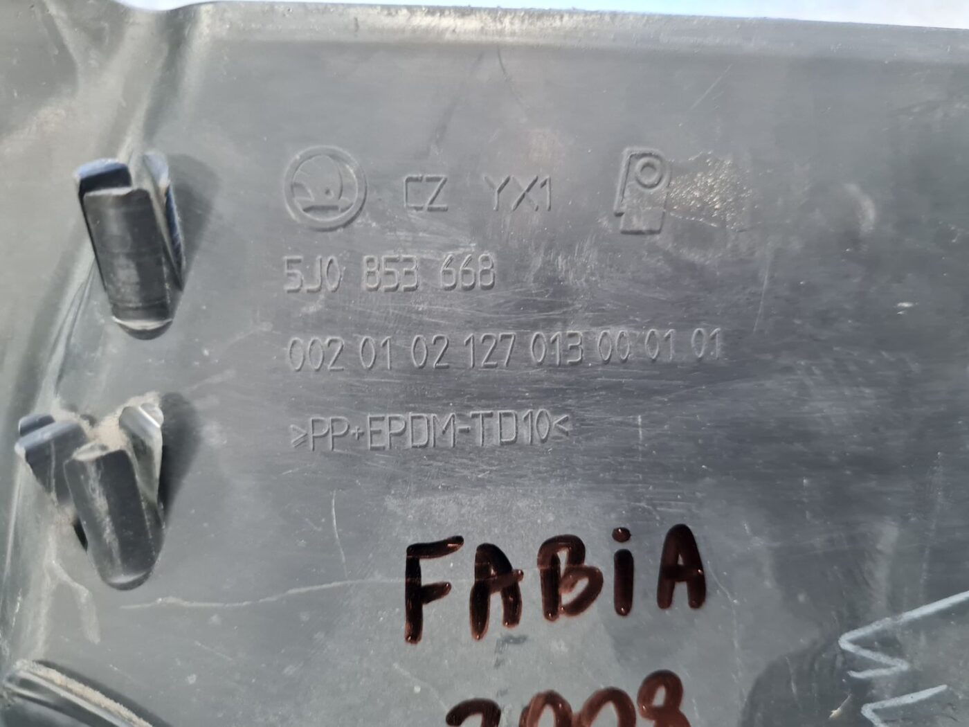 Bufera reste priekš ŠKODA FABIA 2008