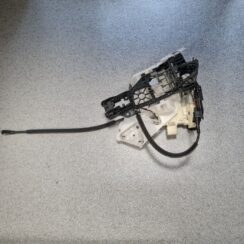 Aizmugurējo kreiso durvju slēdzene priekš VW PASSAT 2007 UNIVERSAL SILVER