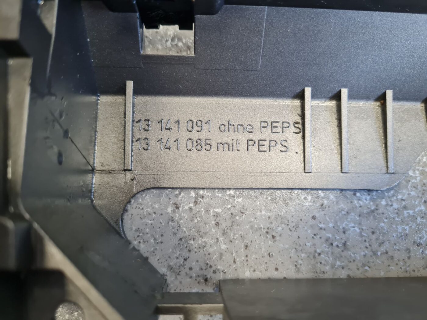 Mērinstrumentu paneļa dekoratīvais rāmis priekš OPEL ASTRA H STATION WAGON 2007