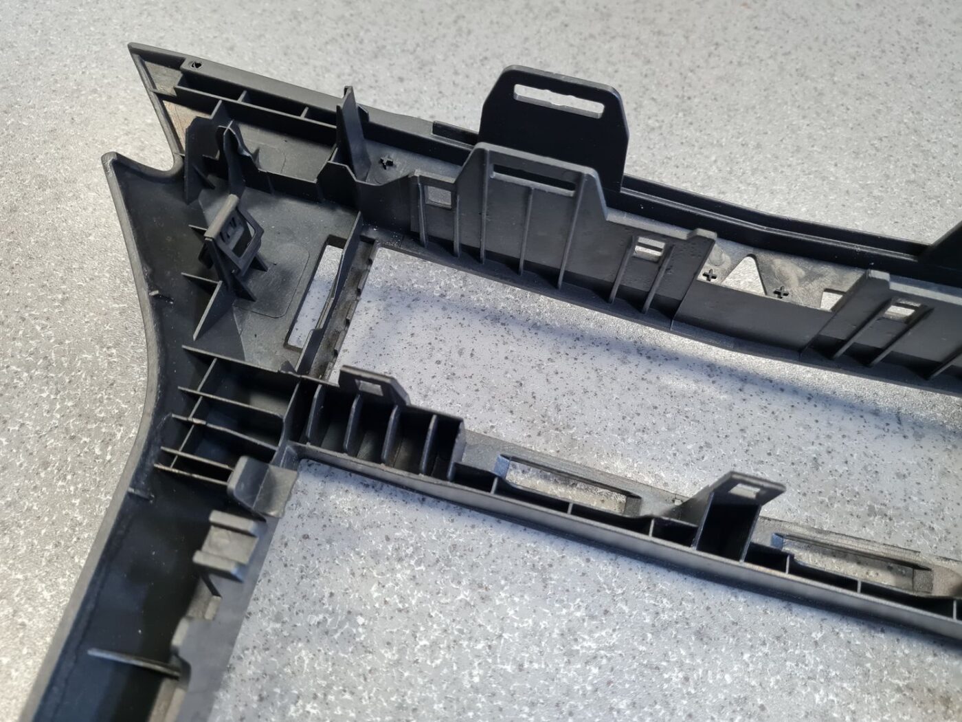 Mērinstrumentu paneļa dekoratīvais rāmis priekš OPEL ASTRA H STATION WAGON 2007