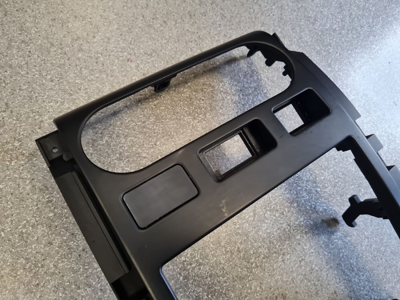 Mērinstrumentu paneļa dekoratīvais rāmis priekš NISSAN X-TRAIL 2008