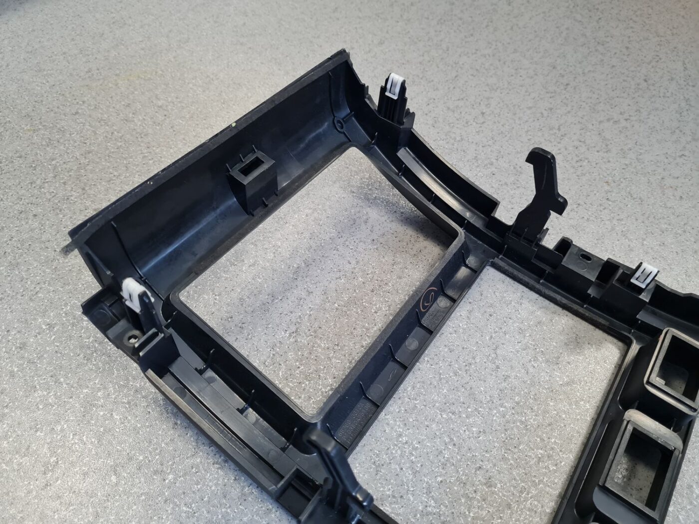 Mērinstrumentu paneļa dekoratīvais rāmis priekš NISSAN X-TRAIL 2007