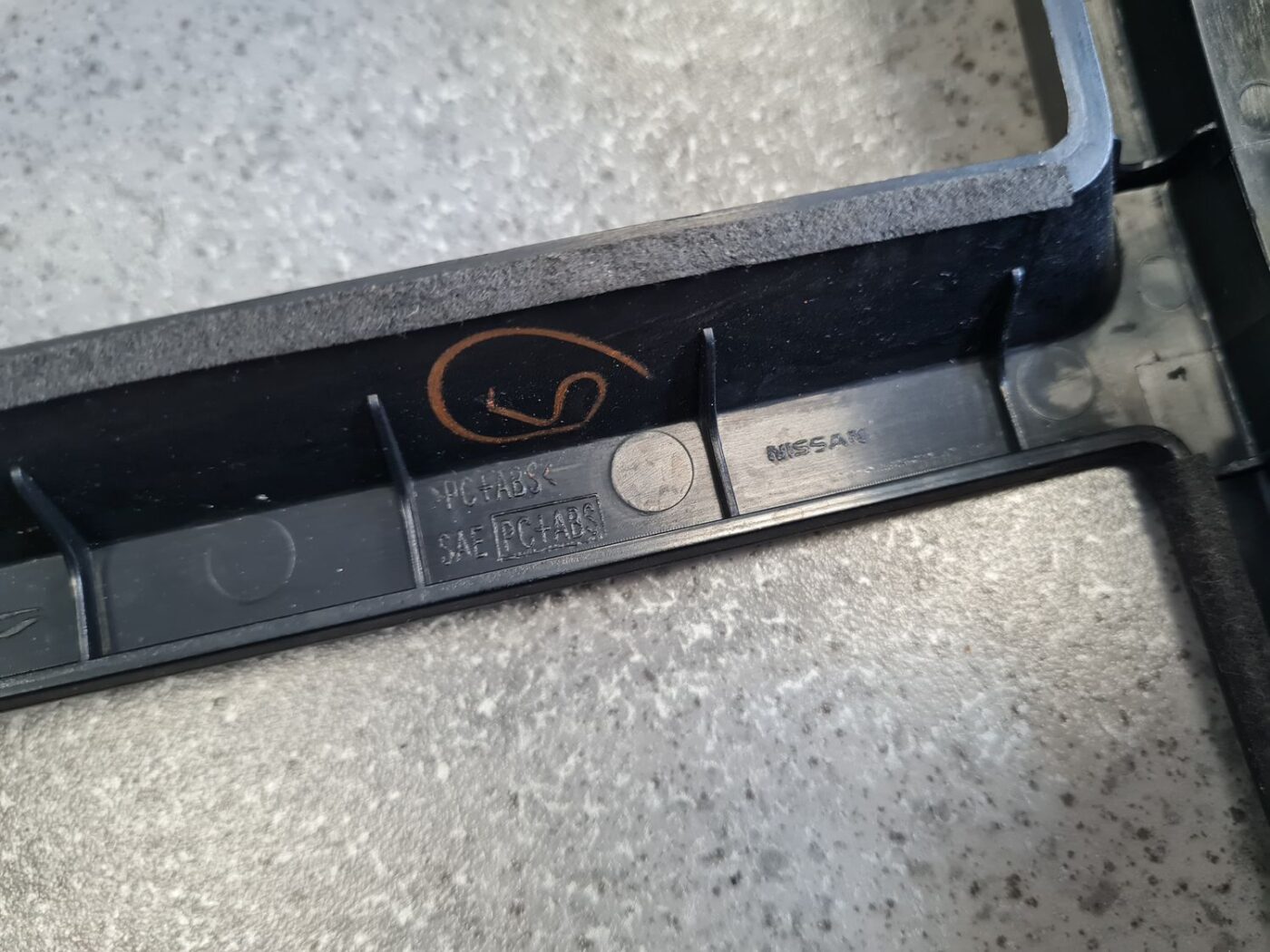 Mērinstrumentu paneļa dekoratīvais rāmis priekš NISSAN X-TRAIL 2007