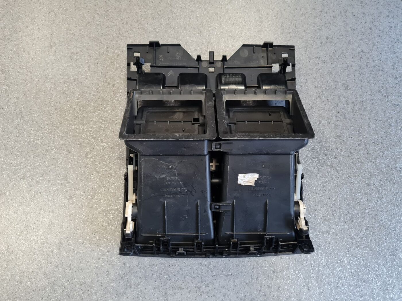 Mērinstrumentu paneļa gaisa vads, centrā priekš PEUGEOT 407 2005