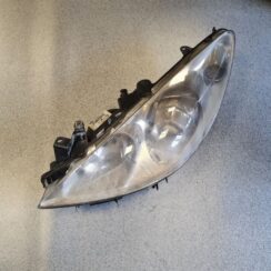 Priekšējais kreisais lukturis priekš PEUGEOT 307 2007