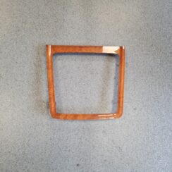 Dekoratīvs rāmis pārnesumu selektoram priekš VW PHAETON 2005