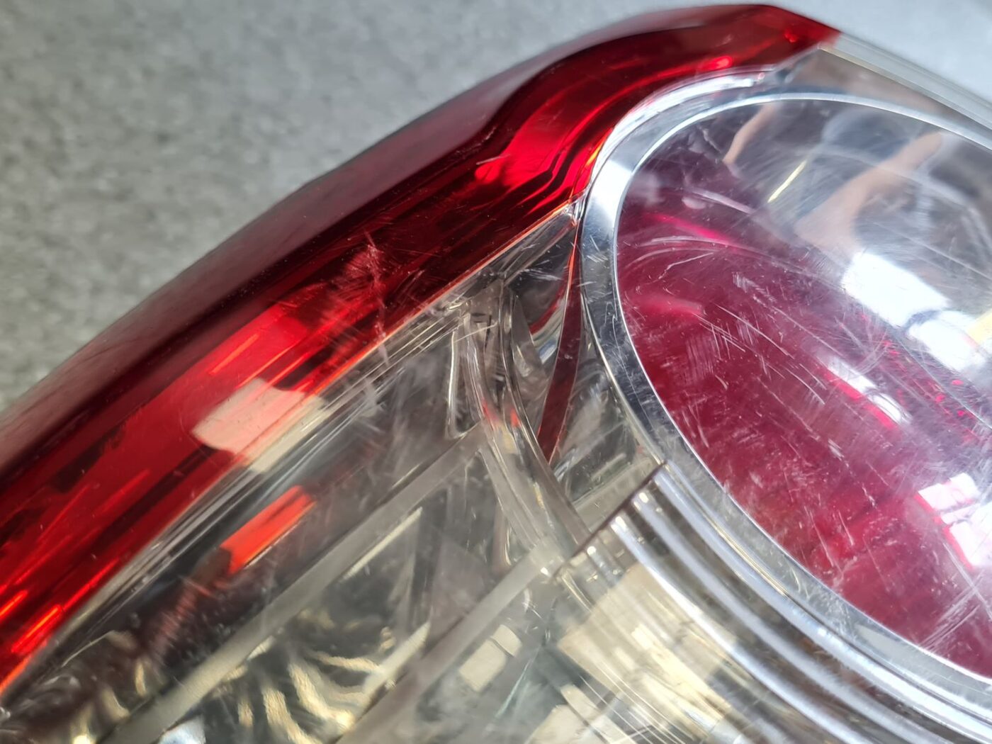 Aizmugurējais kreisais lukturis priekš Hyundai Santa Fe 2006-2012 924012B5 13 Aizmugurējais kreisais lukturis priekš Hyundai Santa Fe 2006-2012 924012B5