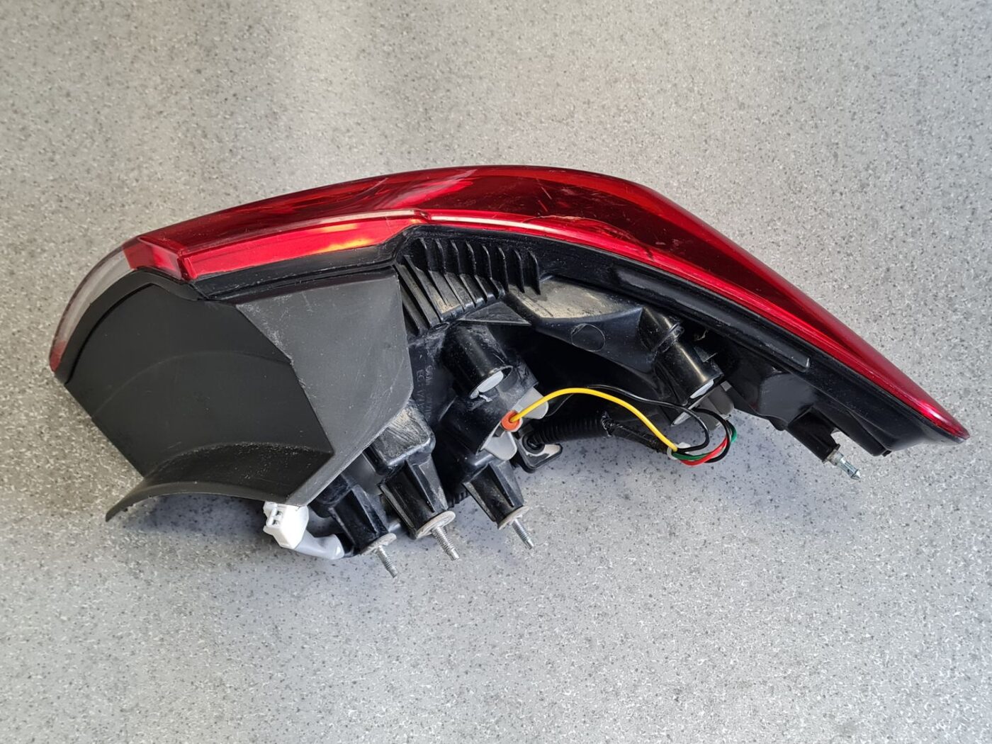 Aizmugurējais kreisais lukturis priekš Hyundai Santa Fe 2006-2012 924012B5 9 Aizmugurējais kreisais lukturis priekš Hyundai Santa Fe 2006-2012 924012B5