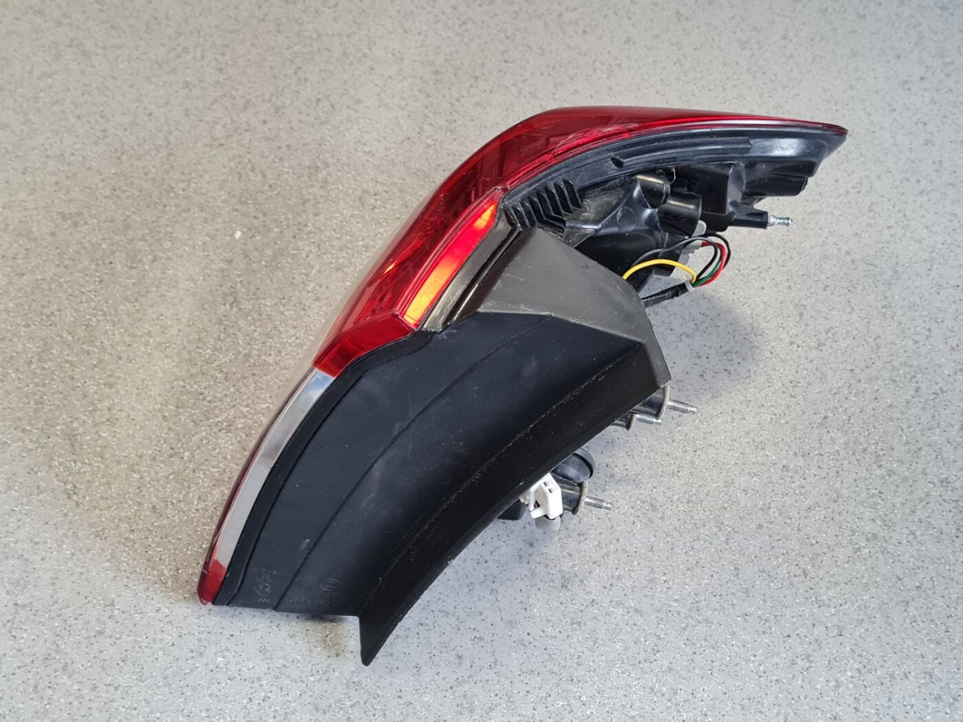 Aizmugurējais kreisais lukturis priekš Hyundai Santa Fe 2006-2012 924012B5 4 Aizmugurējais kreisais lukturis priekš Hyundai Santa Fe 2006-2012 924012B5