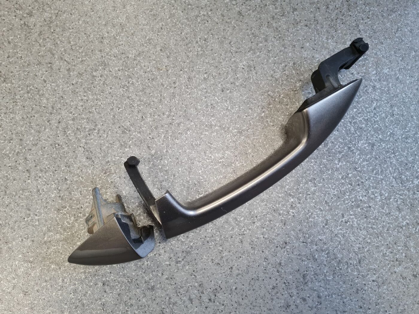 Aizmugurējāis labais durvju rokturis priekš VW PASSAT CC 2009