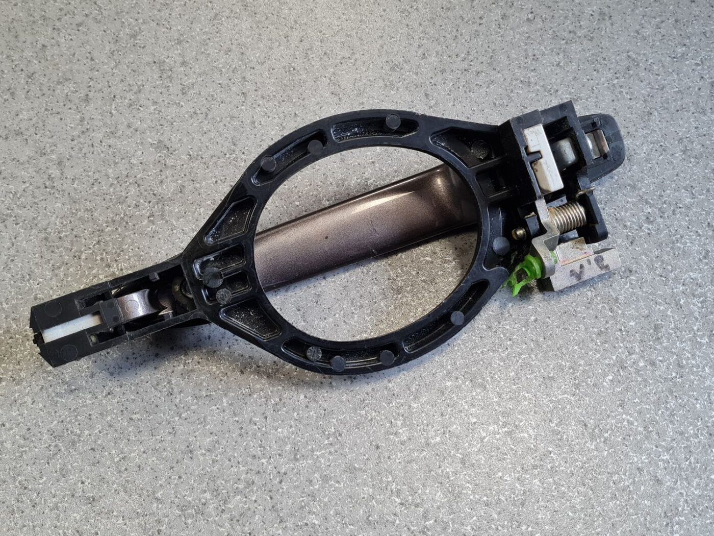 Aizmugurējais kreisais durvju rokturis priekš MITSUBISHI ASX 2011 6 Aizmugurējais kreisais durvju rokturis priekš MITSUBISHI ASX 2011